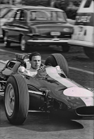 Dans le trafic des rues de Londres pour une démonstration de plusieurs F1